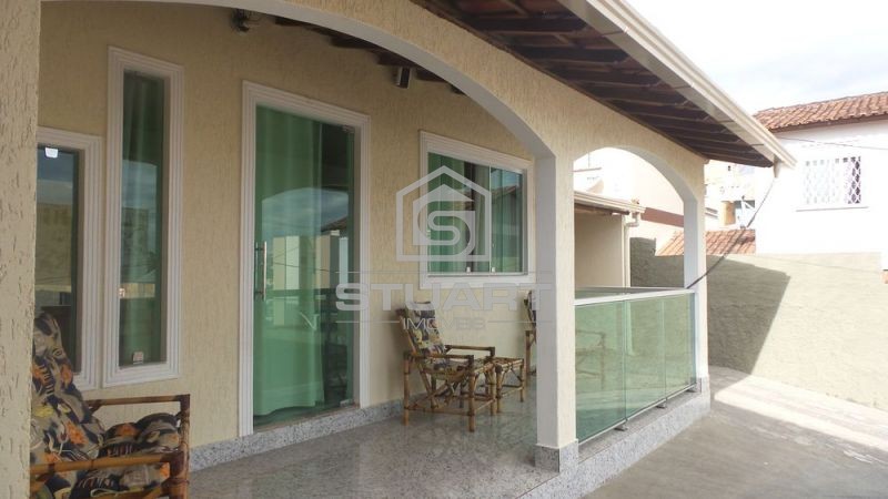 Casa comercial com 4 quartos, suíte e 4 vagas