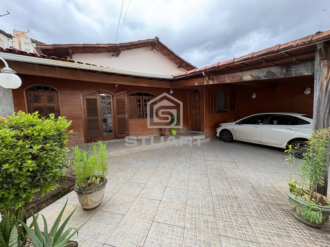 Casa plana no Santa Mônica com 3 quartos e 3 vagas