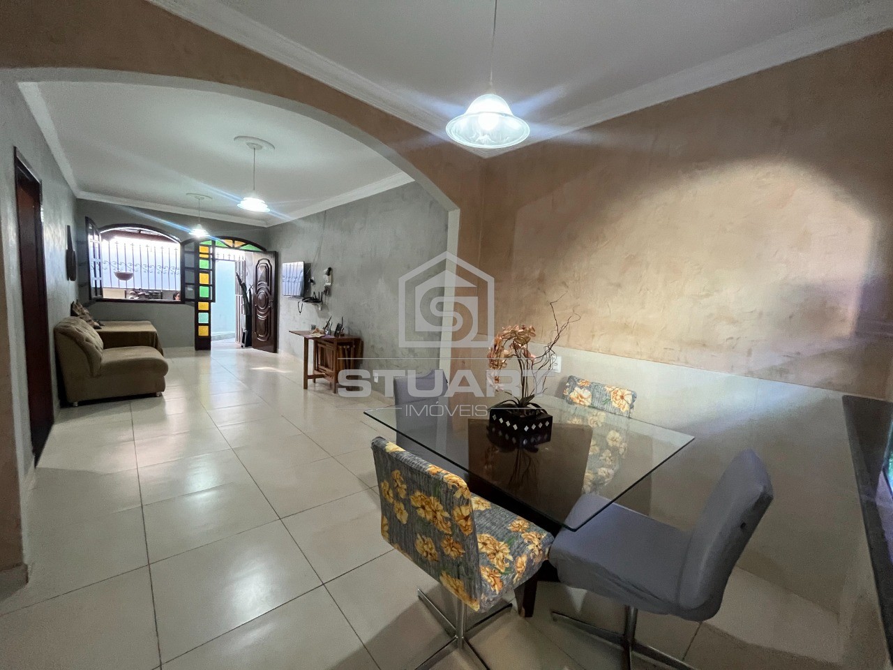Casa ampla em condomínio no Santa Mônica