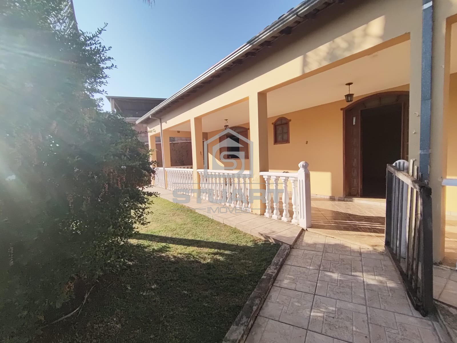 Casa com 4 quartos, suítes e 6 vagas!