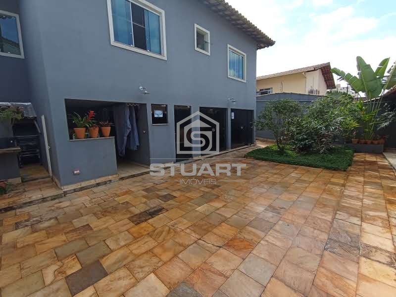 Casa em lote de 480m² 4 quartos, suíte e 6 vagas