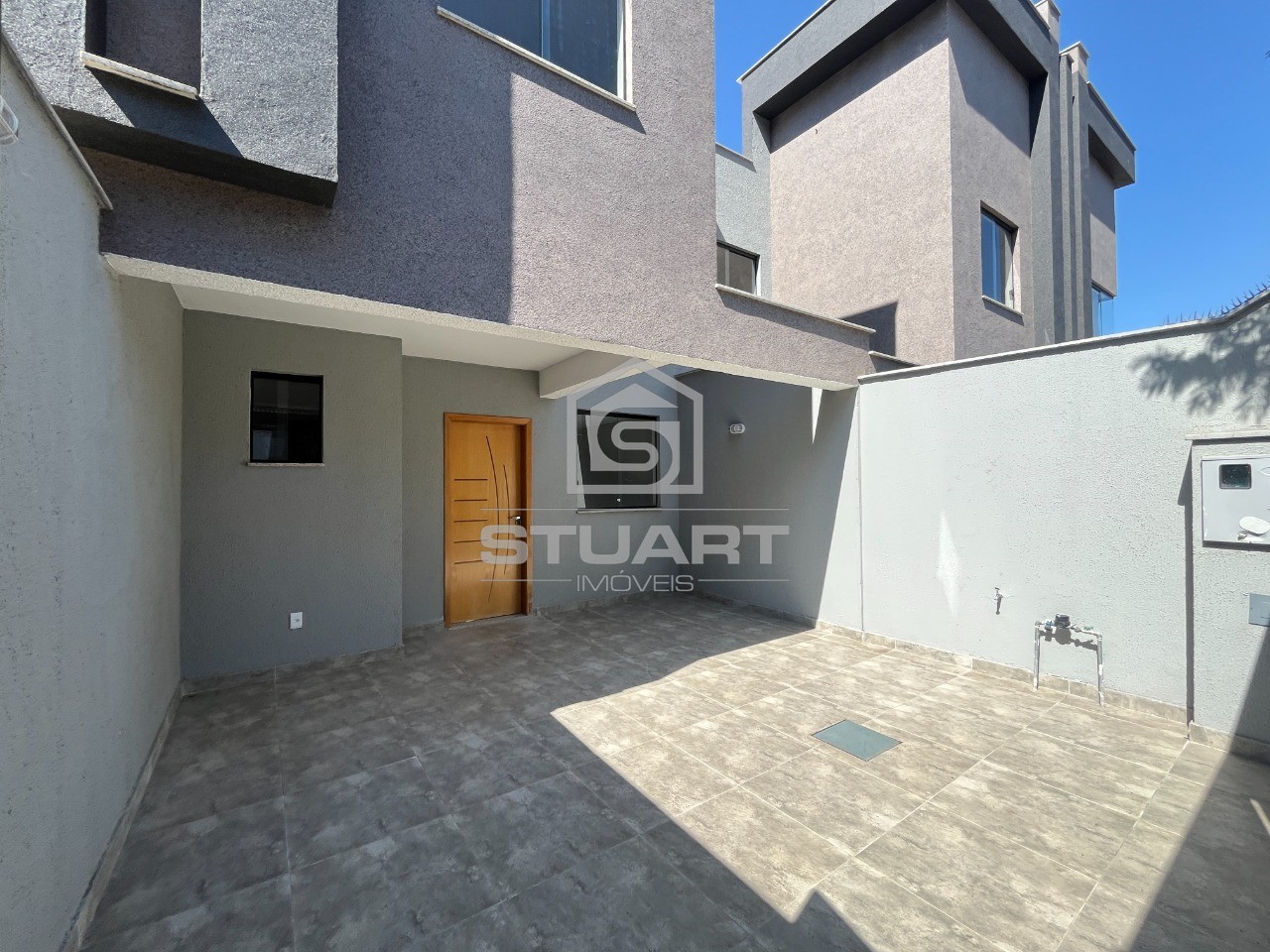 CASA C/ 3 QUARTOS, SUÍTE E 2 VAGAS NO SANTA MÔNICA