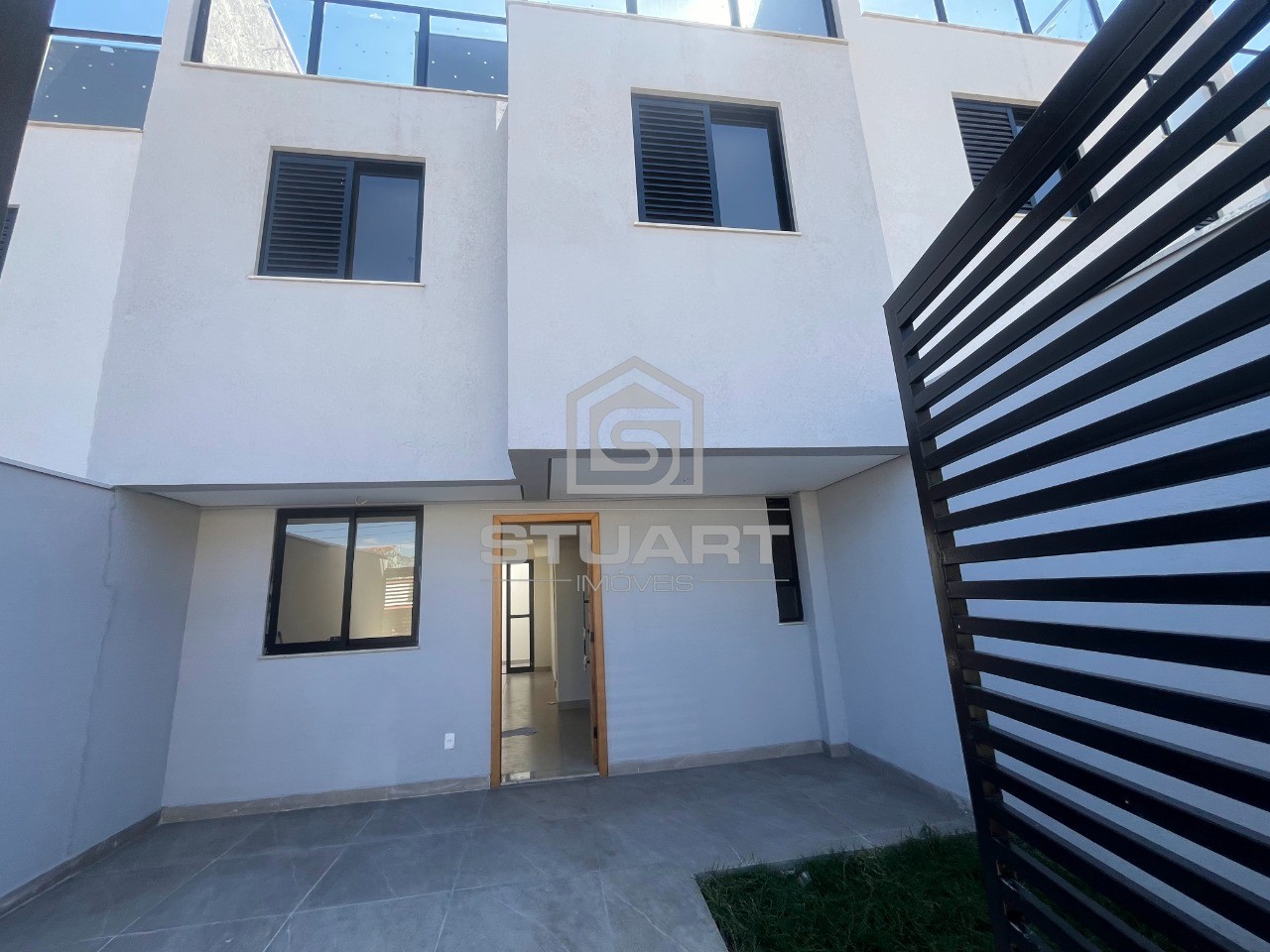 Casa triplex 3 quartos, sendo 1 suíte no Planalto