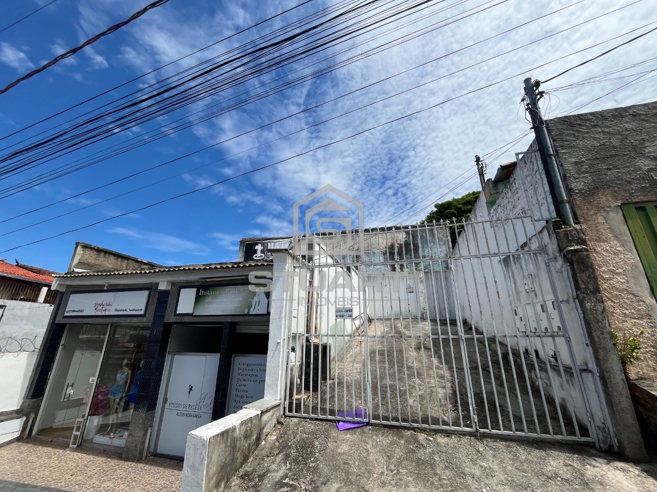 Lote comercial 360m² com 2 lojas e 1 galpão