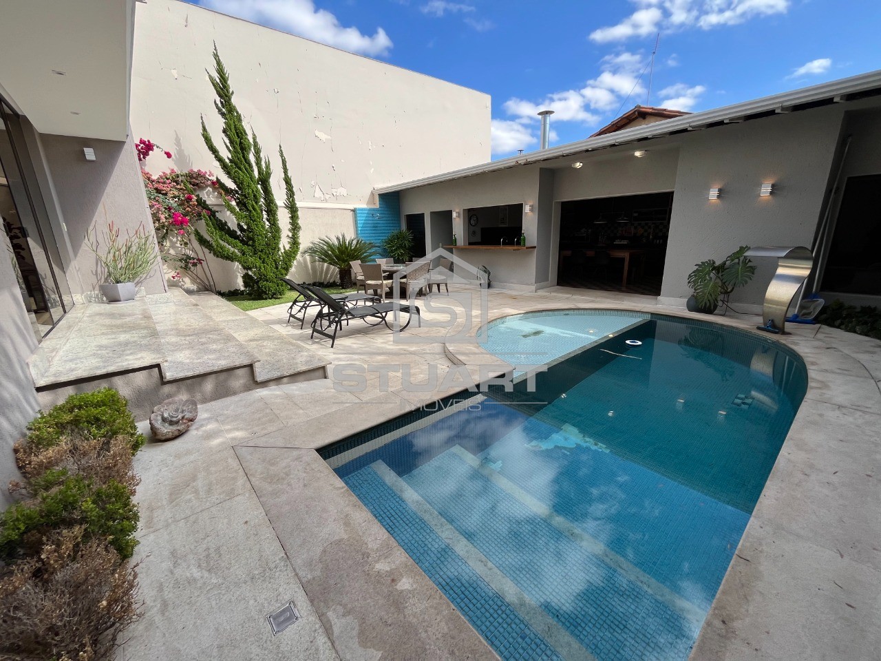 Casa de 4 quartos, sendo 1 suíte no santa Branca