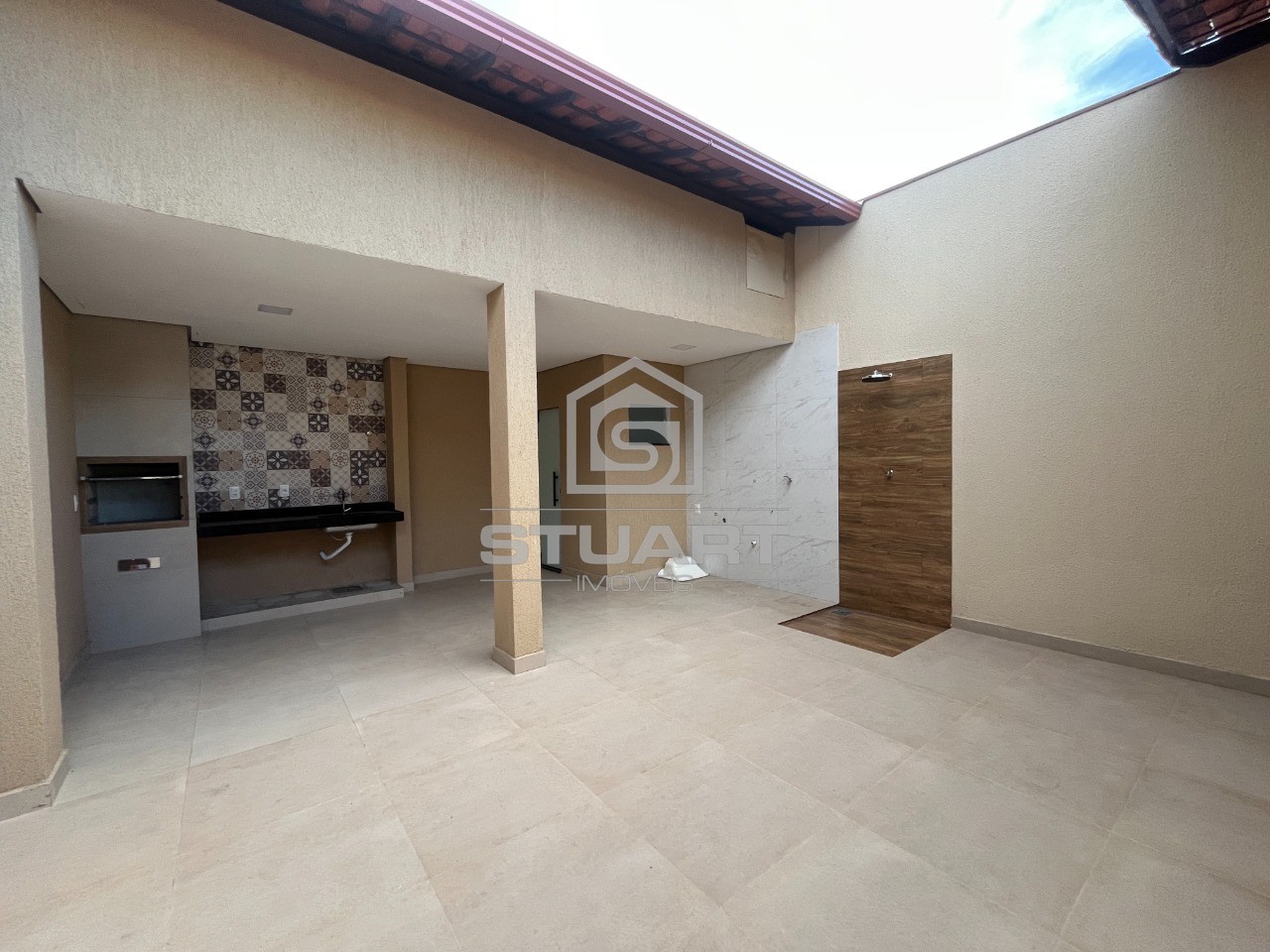 Casa Linear com 3 quartos, suíte e 2 vagas!