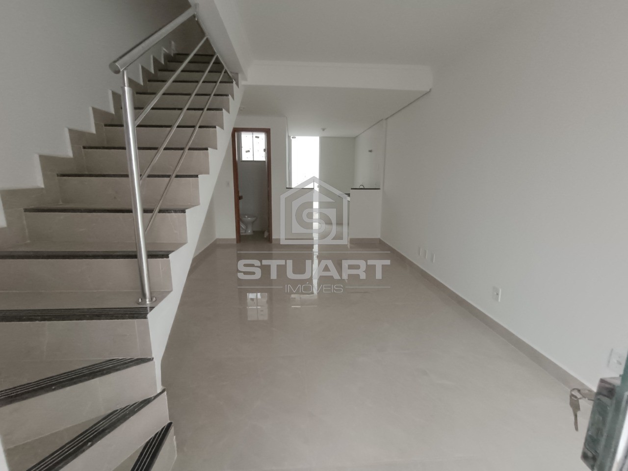 Casa com 2 quartos, ambos suítes, no Piratininga.