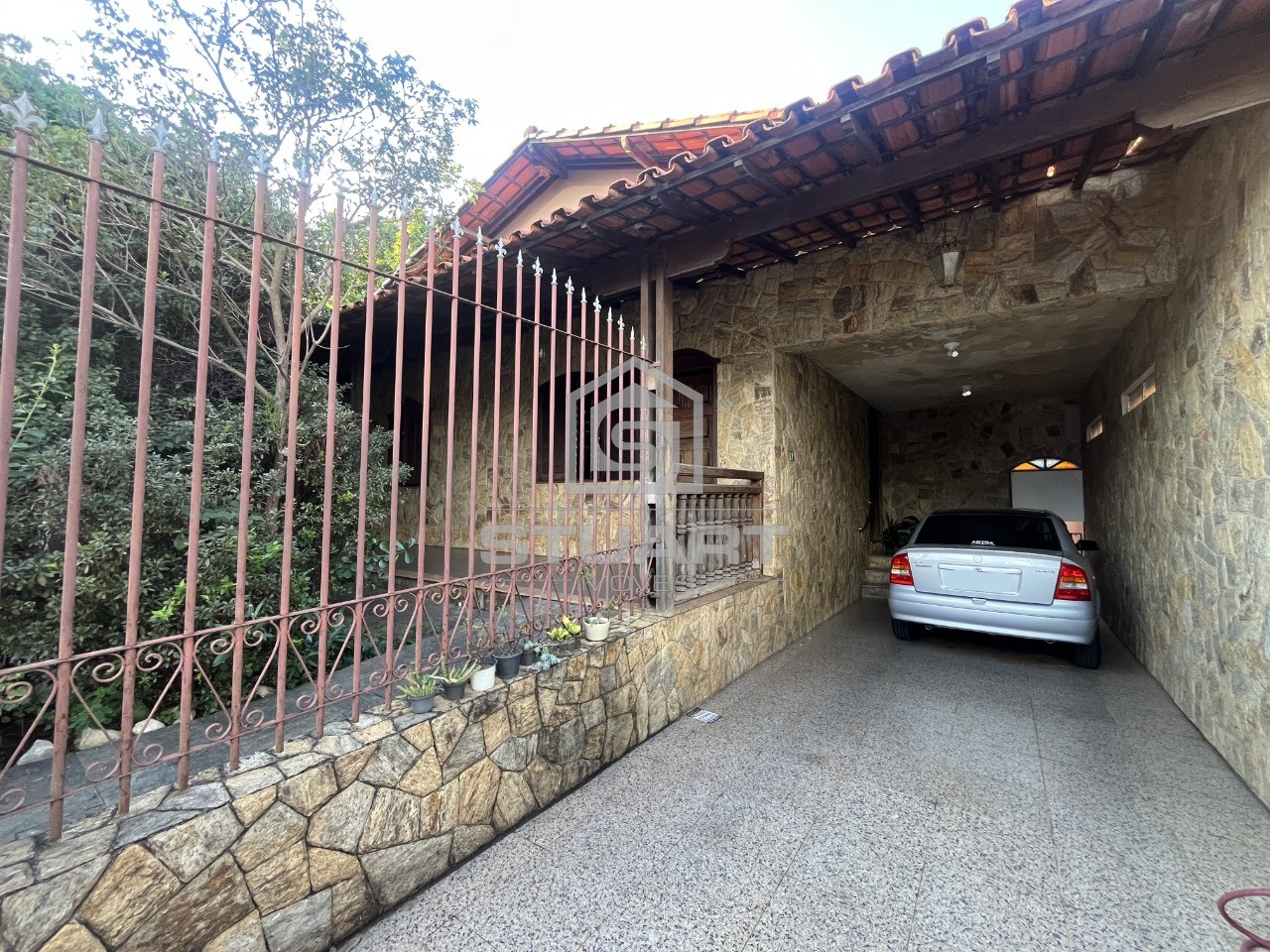 Casa com 3 quartos, suíte e 2 vagas!