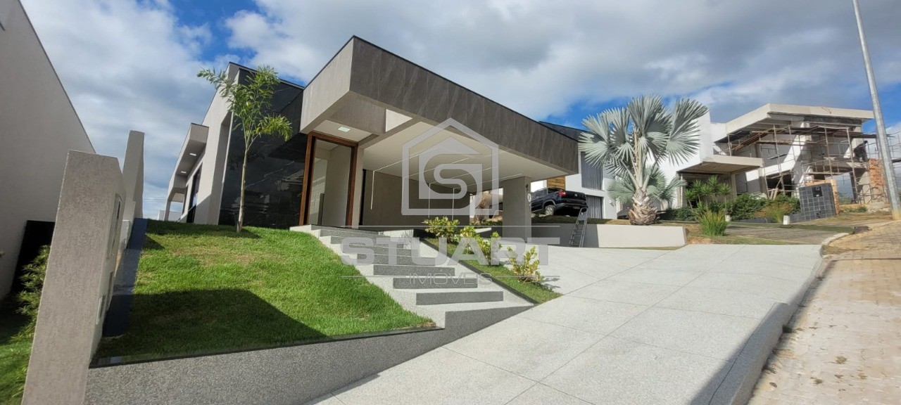 Casa de luxo c/ 3 quartos e 4 vagas em condomínio!