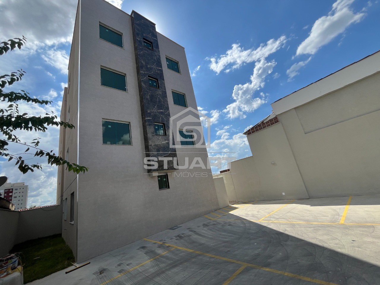 Área privativa com 2 quartos e 1 vaga!