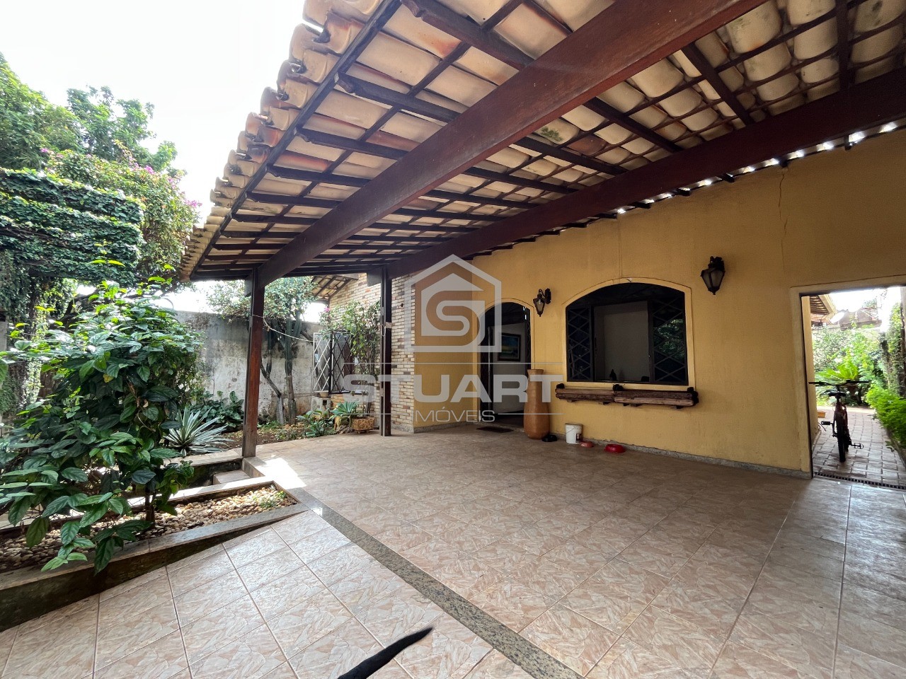 Casa c/ 3 quartos, suíte e 2 vagas no Santa Amélia
