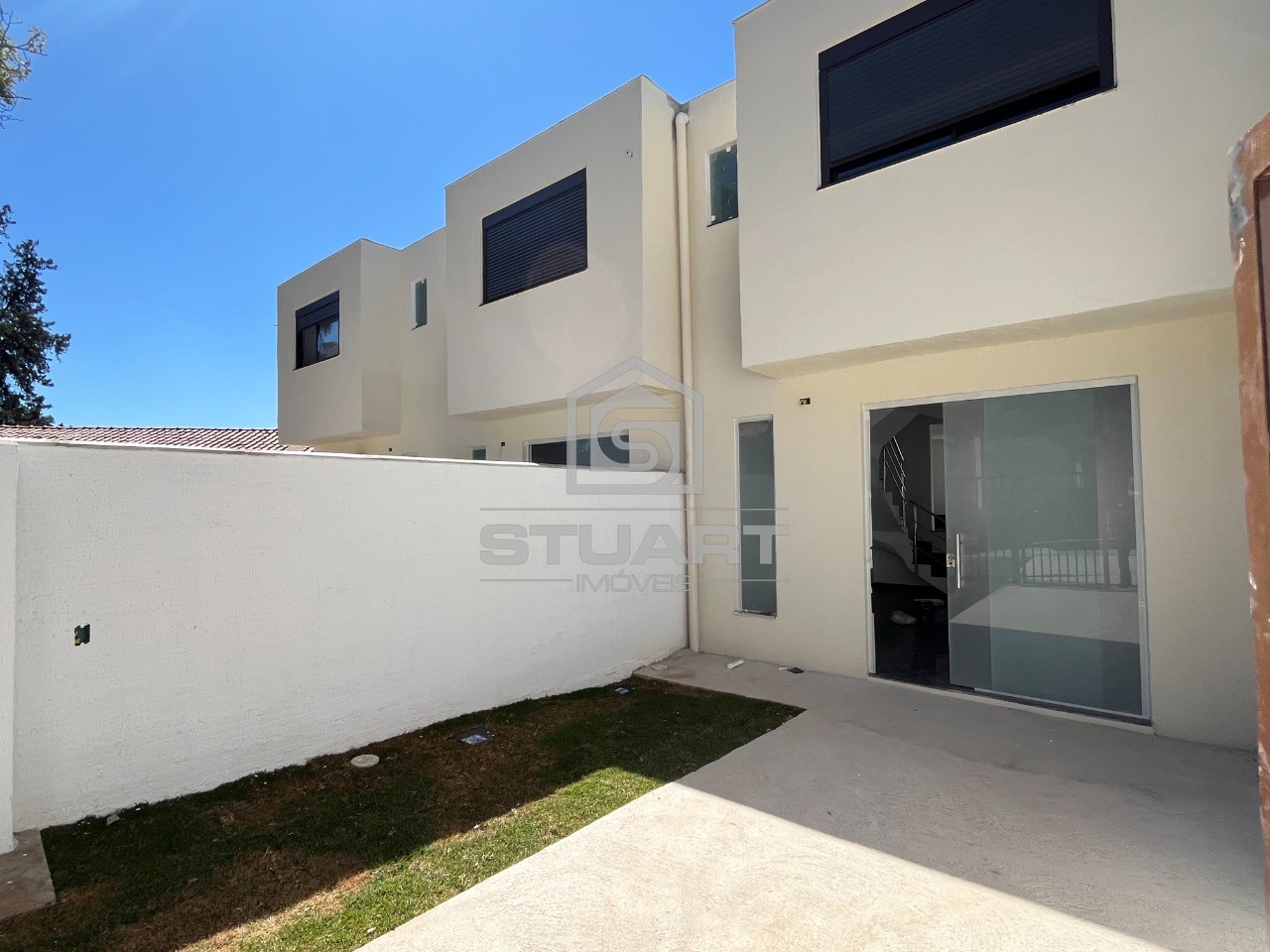 Casa c/ 3 quartos, suíte e 2 vagas no Santa Branca