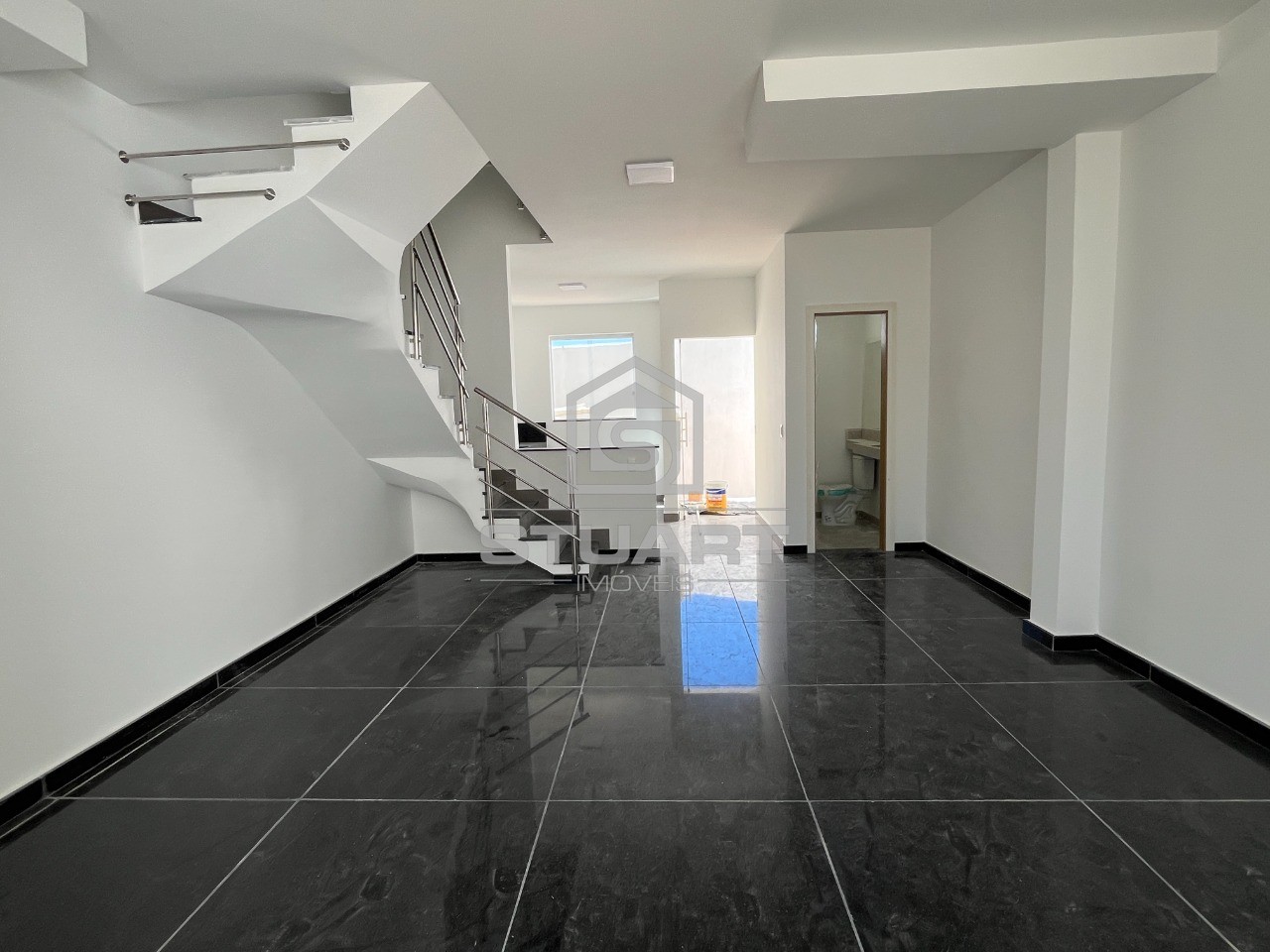 Casa ampla c/ 3 quartos, suíte e 2 vagas!