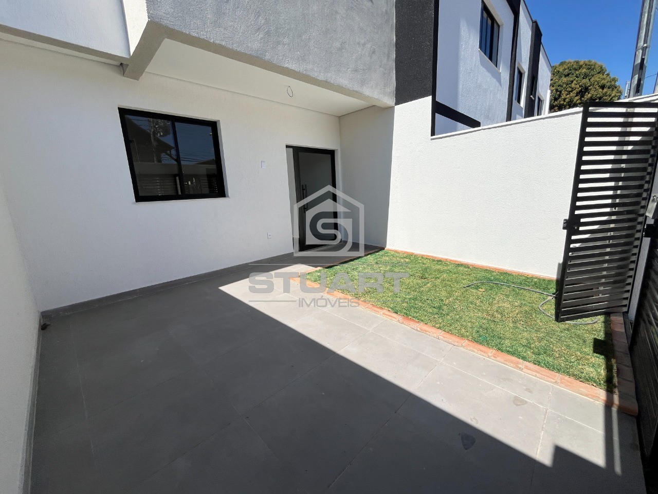 Casa com 3 quartos, suíte e 2 vagas!