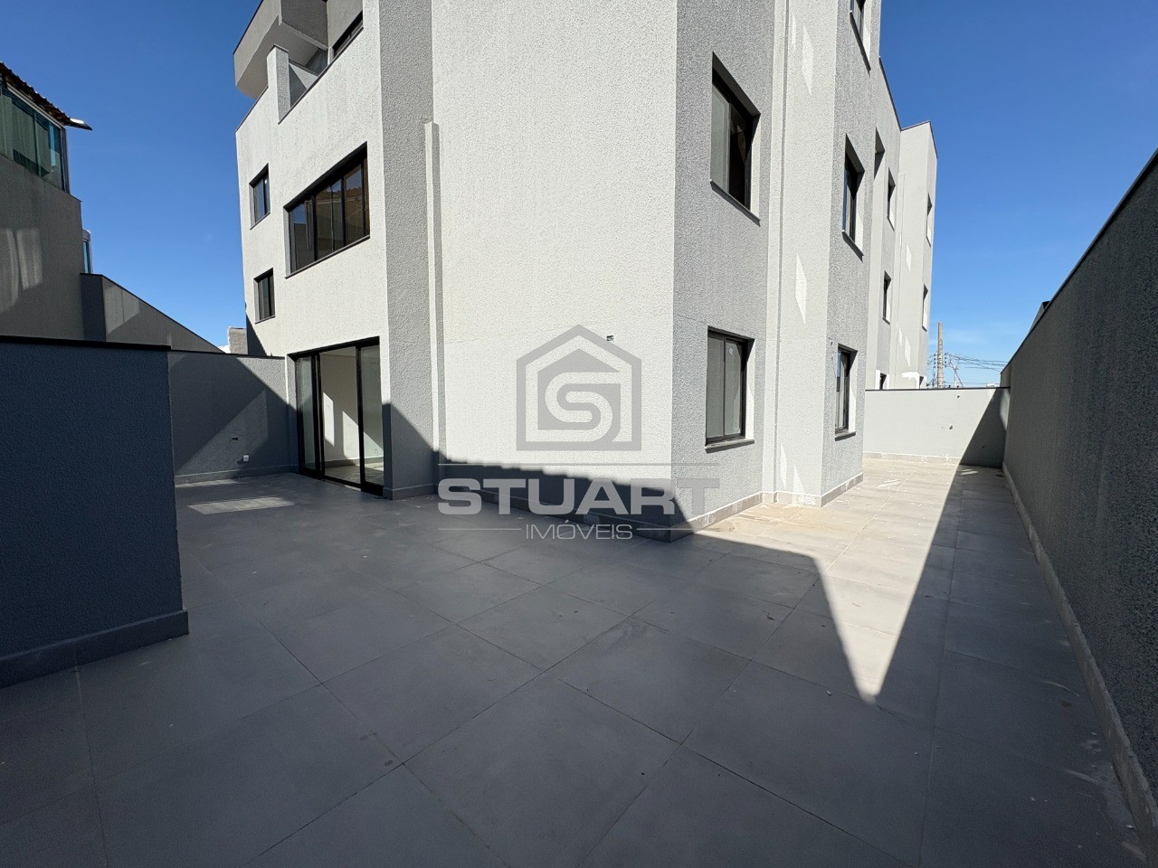 Apartamento novo de 3 quartos, suíte e 2 vagas!