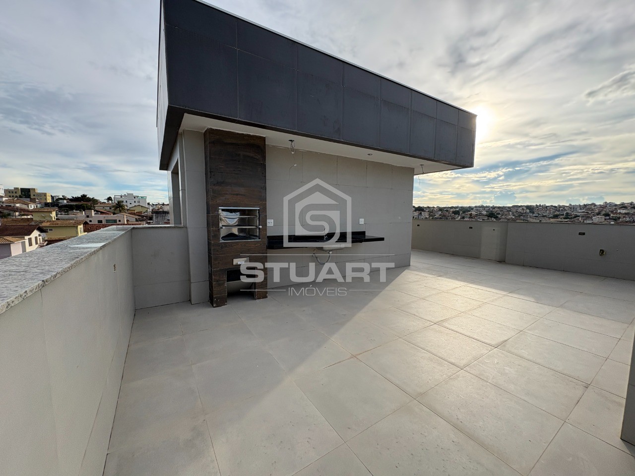 Cobertura de luxo com 3 quartos, suíte e 4 vagas!