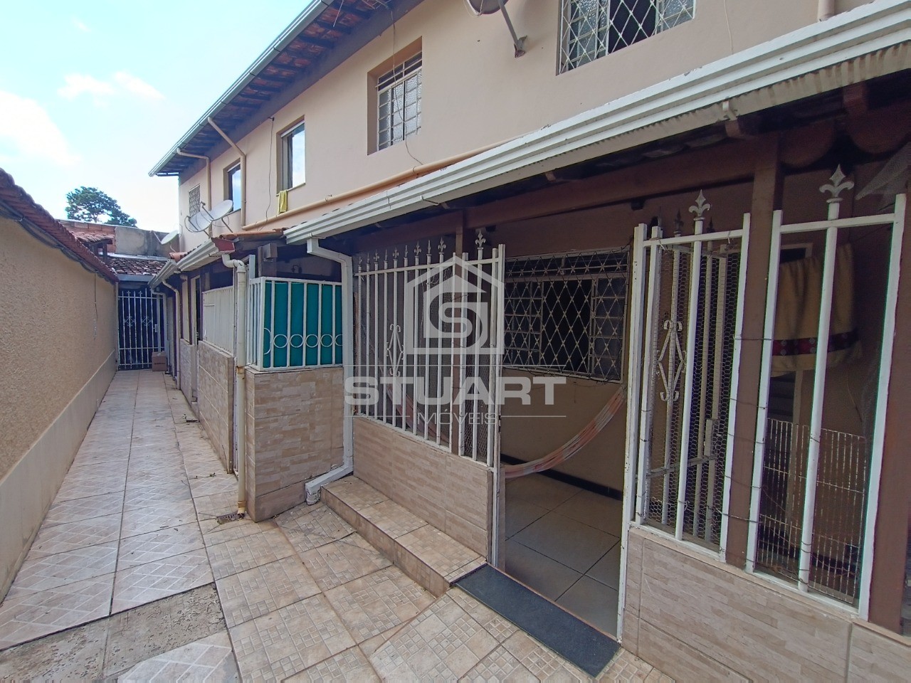 Casa em condomínio com 2 quartos no Santa Mônica!