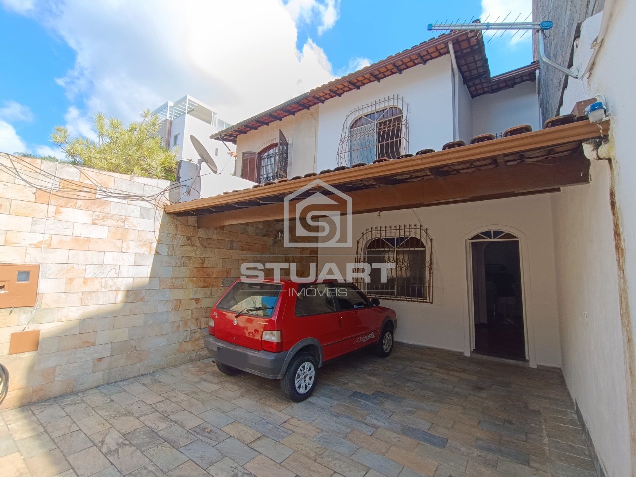 Casa 3 quartos, suíte e 2 vagas no Santa Branca!