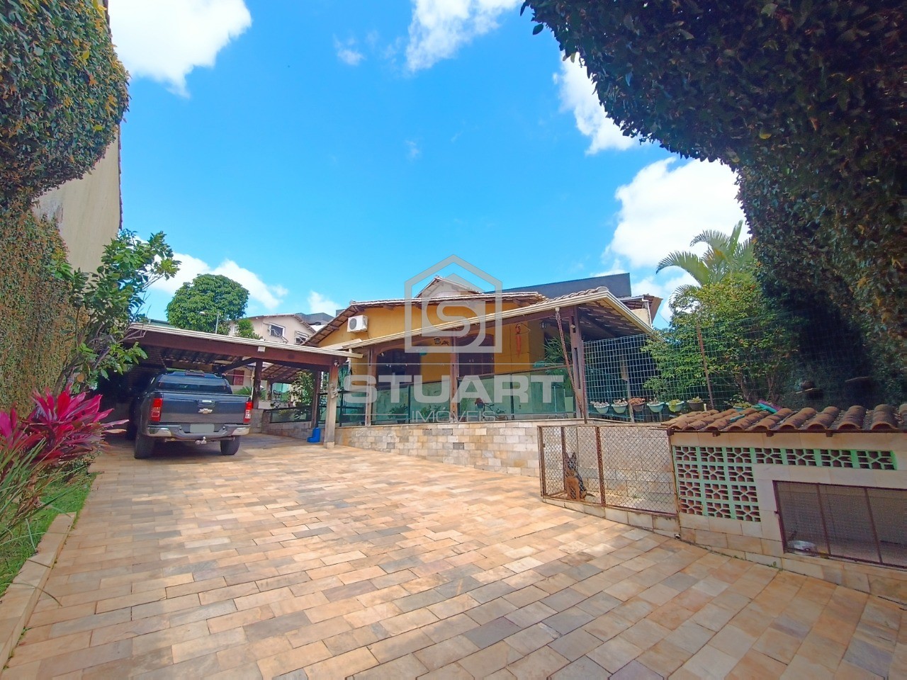 Casa com Piscina no Bairro Copacabana