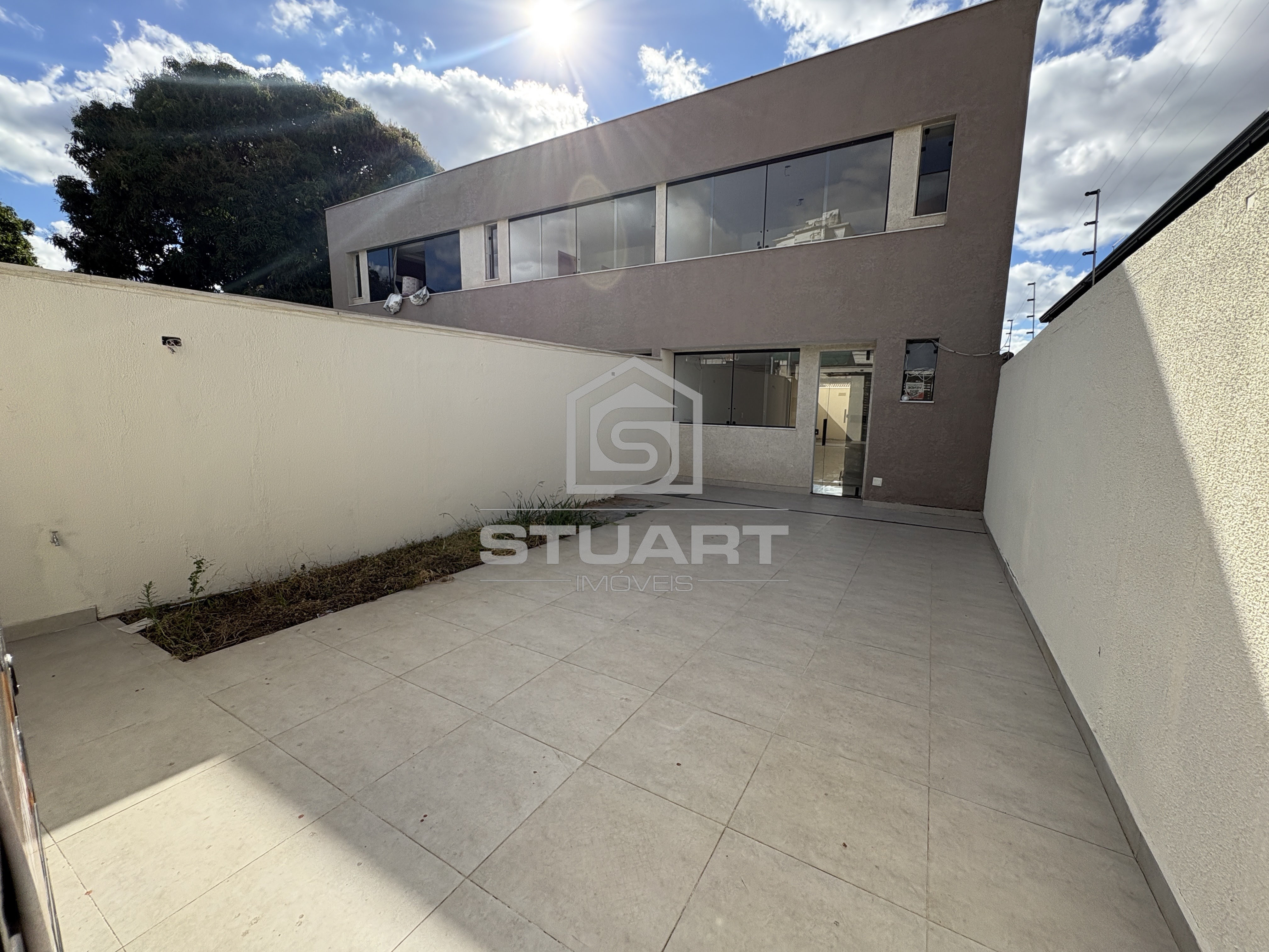 Casa com 3 quartos, suíte e 4 vagas no Santa Branca!