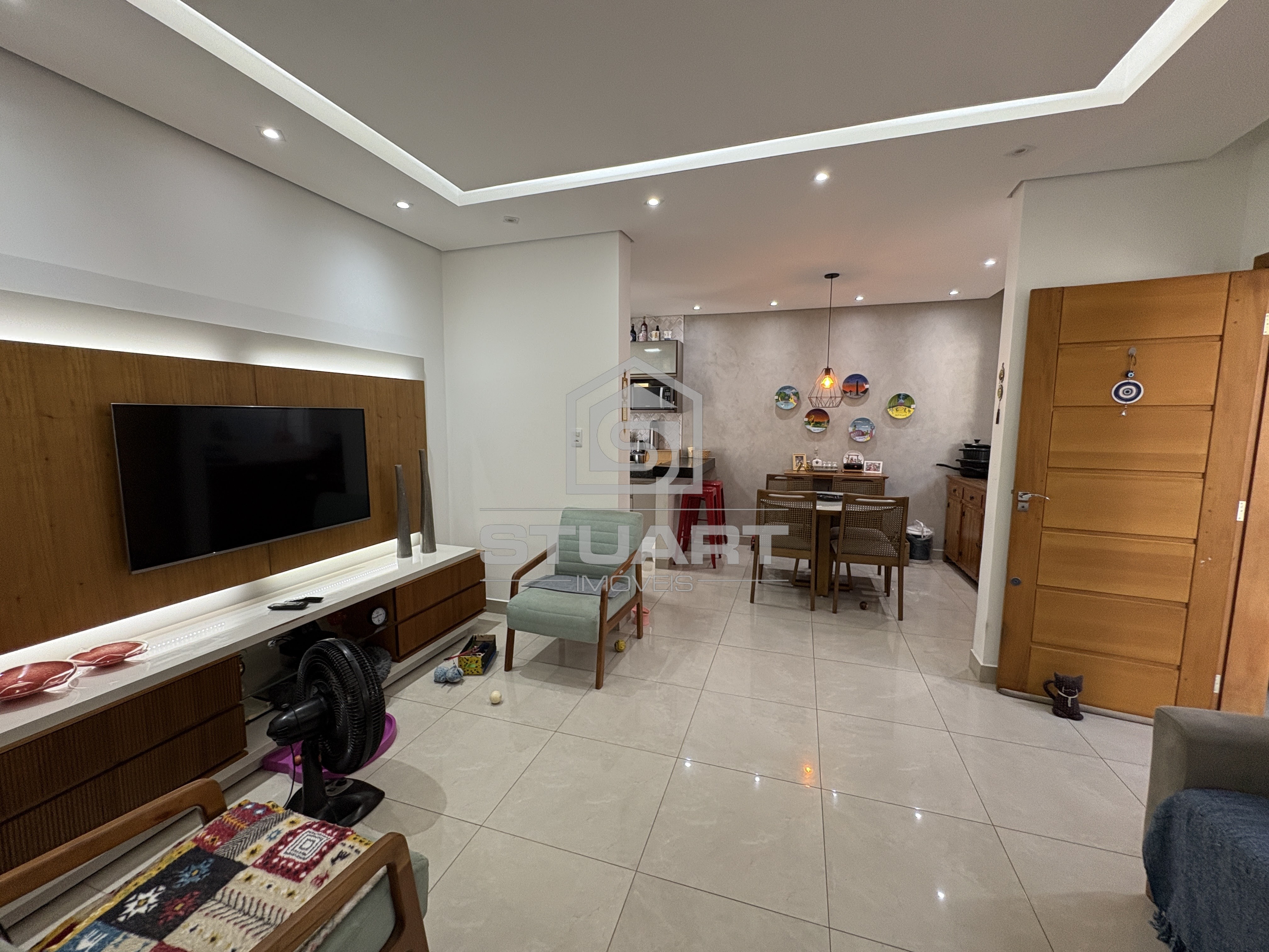 Casa com 3 quartos, suíte e 2 vagas!