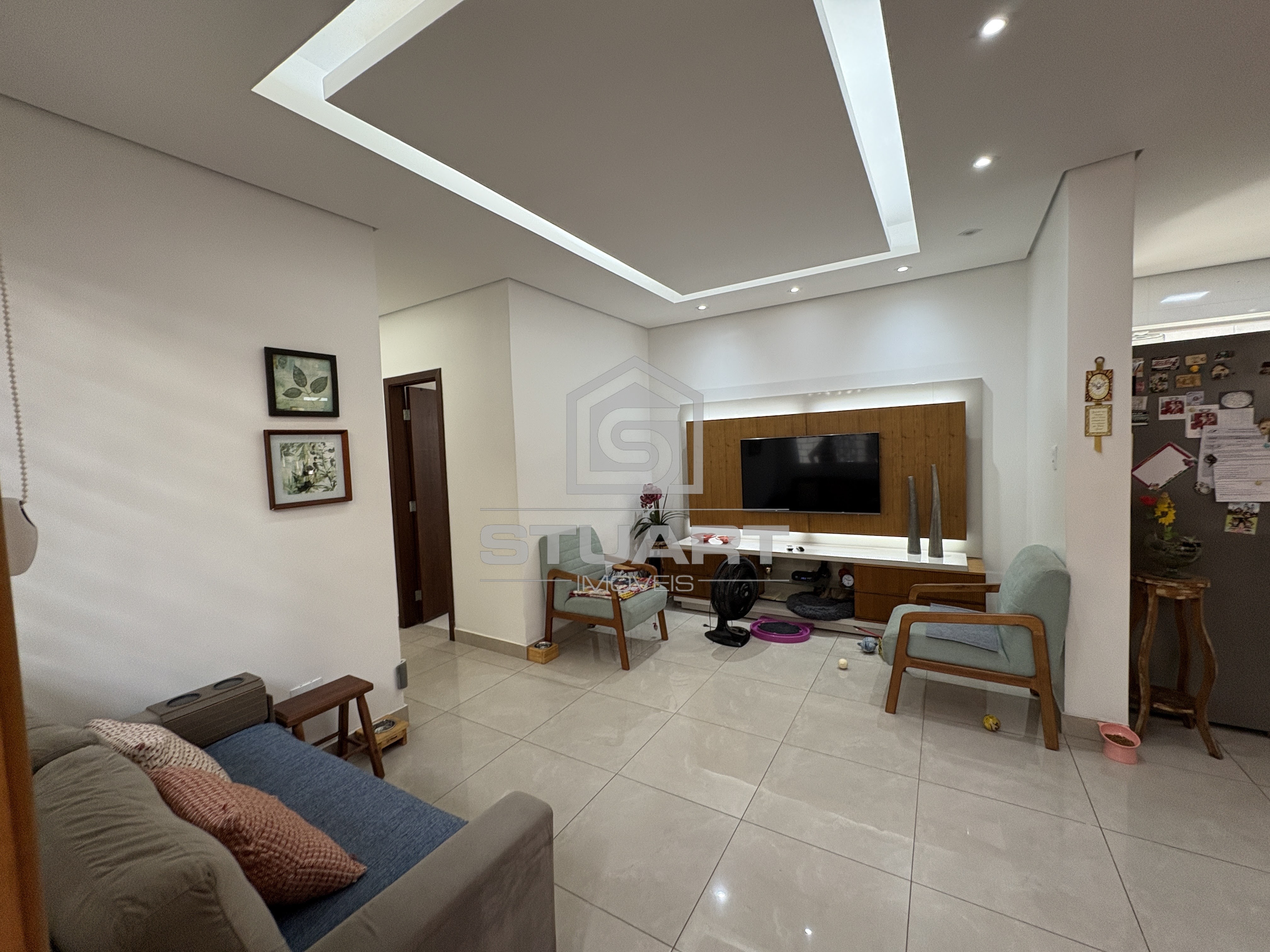 Casa com 3 quartos, suíte e 2 vagas!