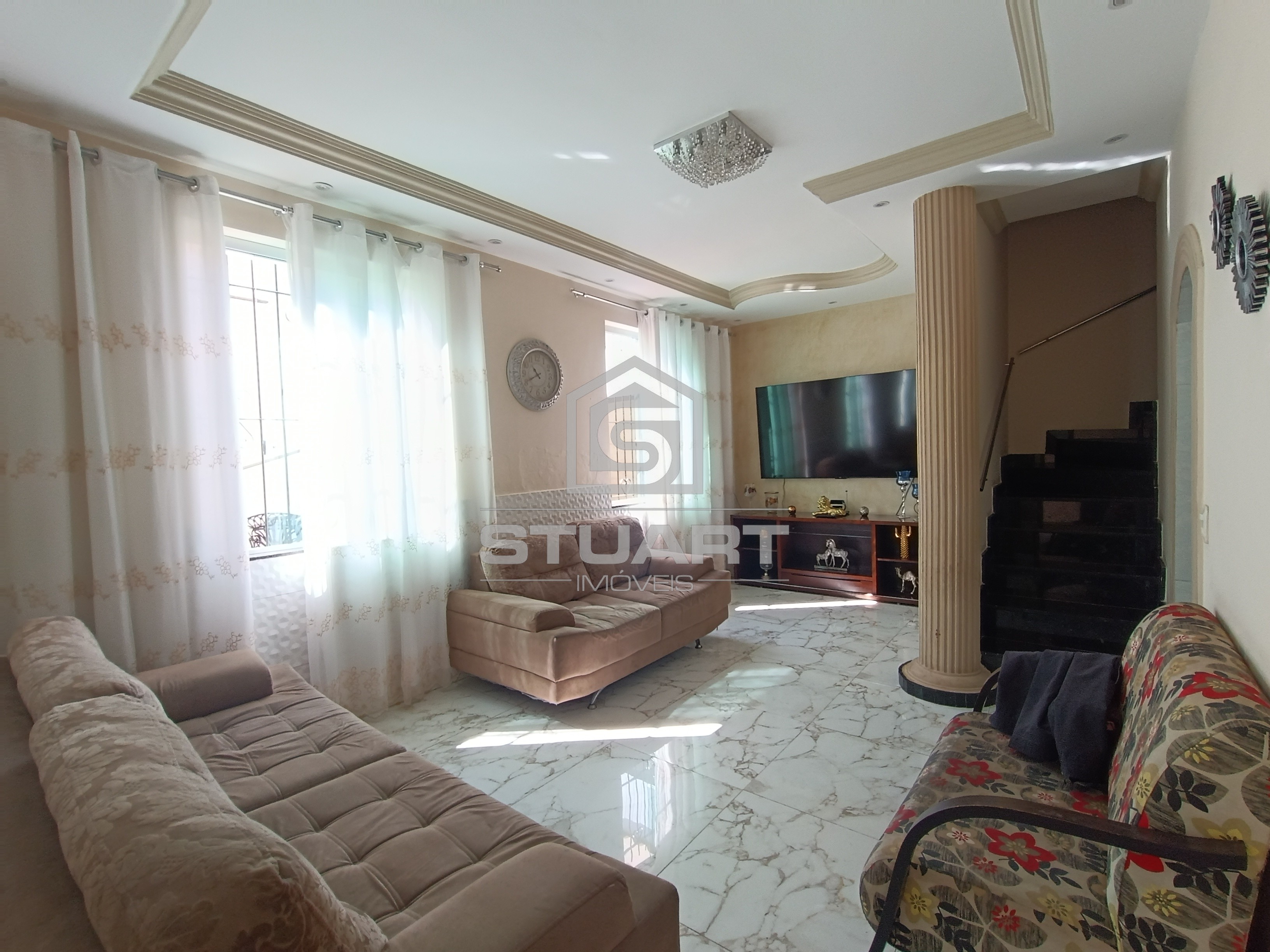 Casa ampla com 5 quartos e 3 vagas no Santa Mônica!
