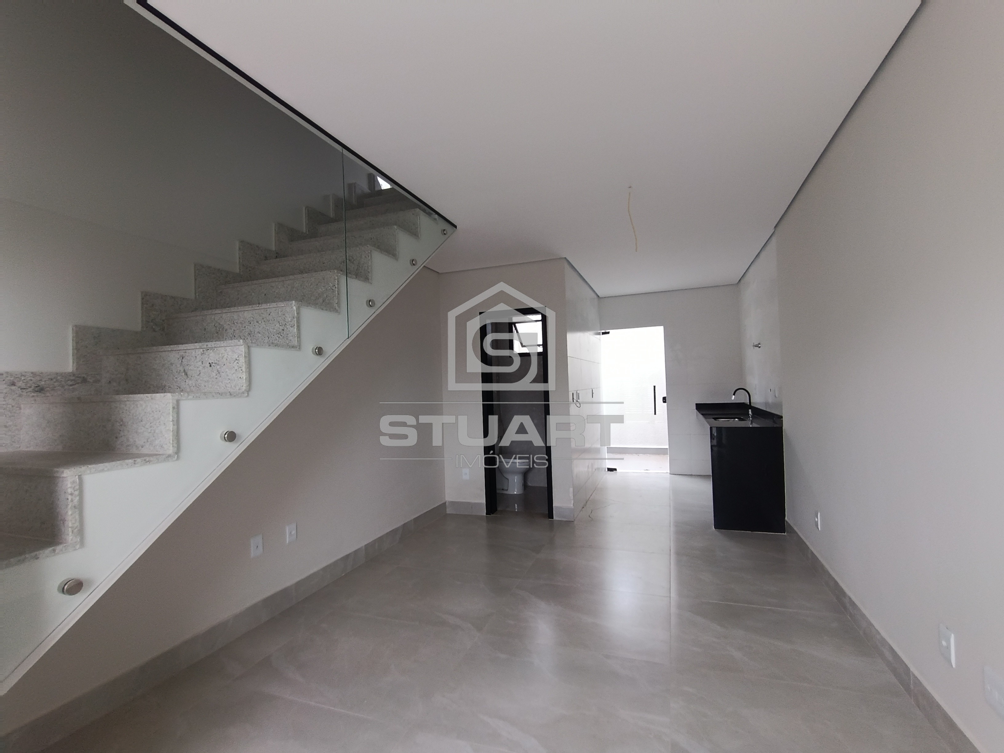 Casa com 2 suítes e 2 vagas no Planalto!!