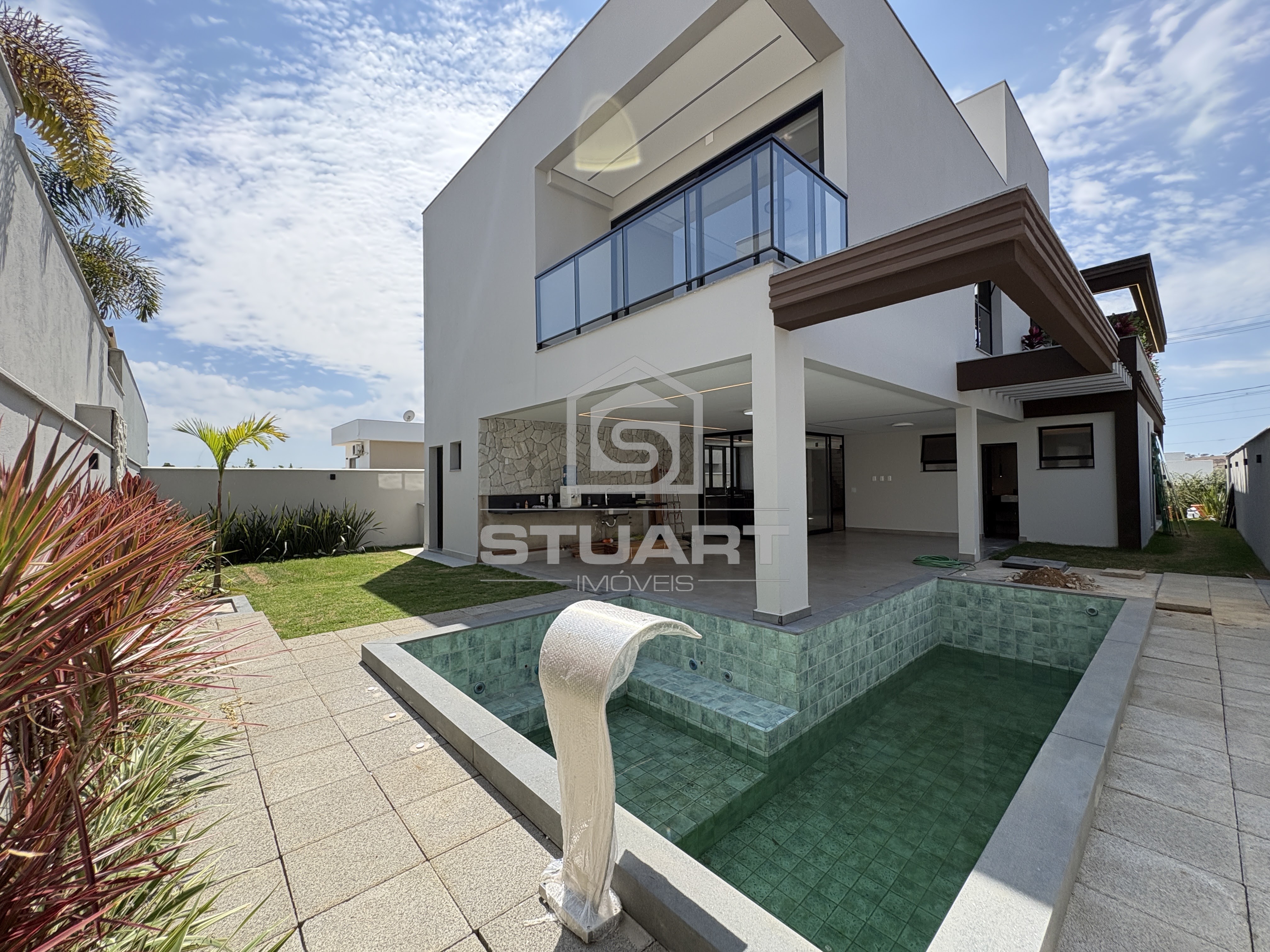 Casa de luxo com 3 quartos, 4 vagas e 388 m² no Condomínio Gran Park Toscana