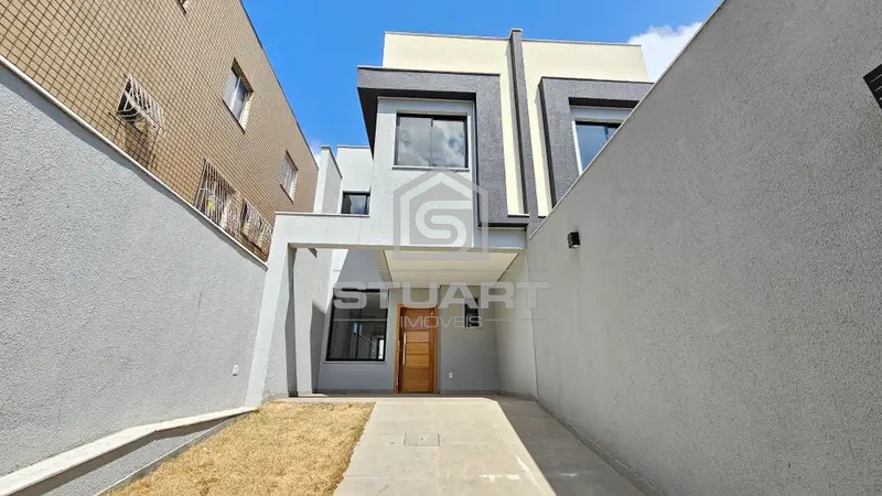 Casa com 3 quartos, suíte e 3 vagas no Santa Amélia!