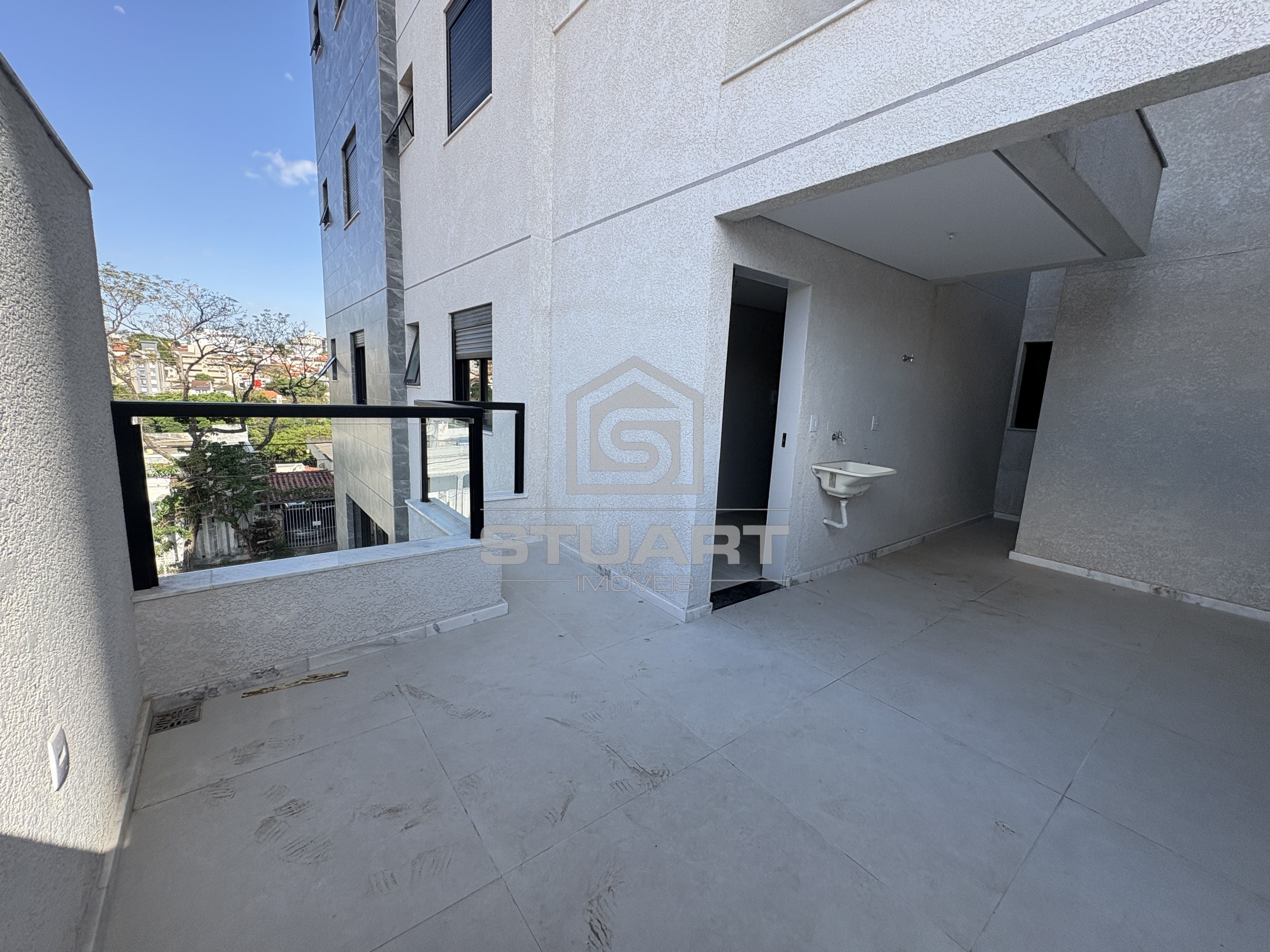 Área privativa com 3 quartos, suíte e 2 vagas no Bairro Itapoã!