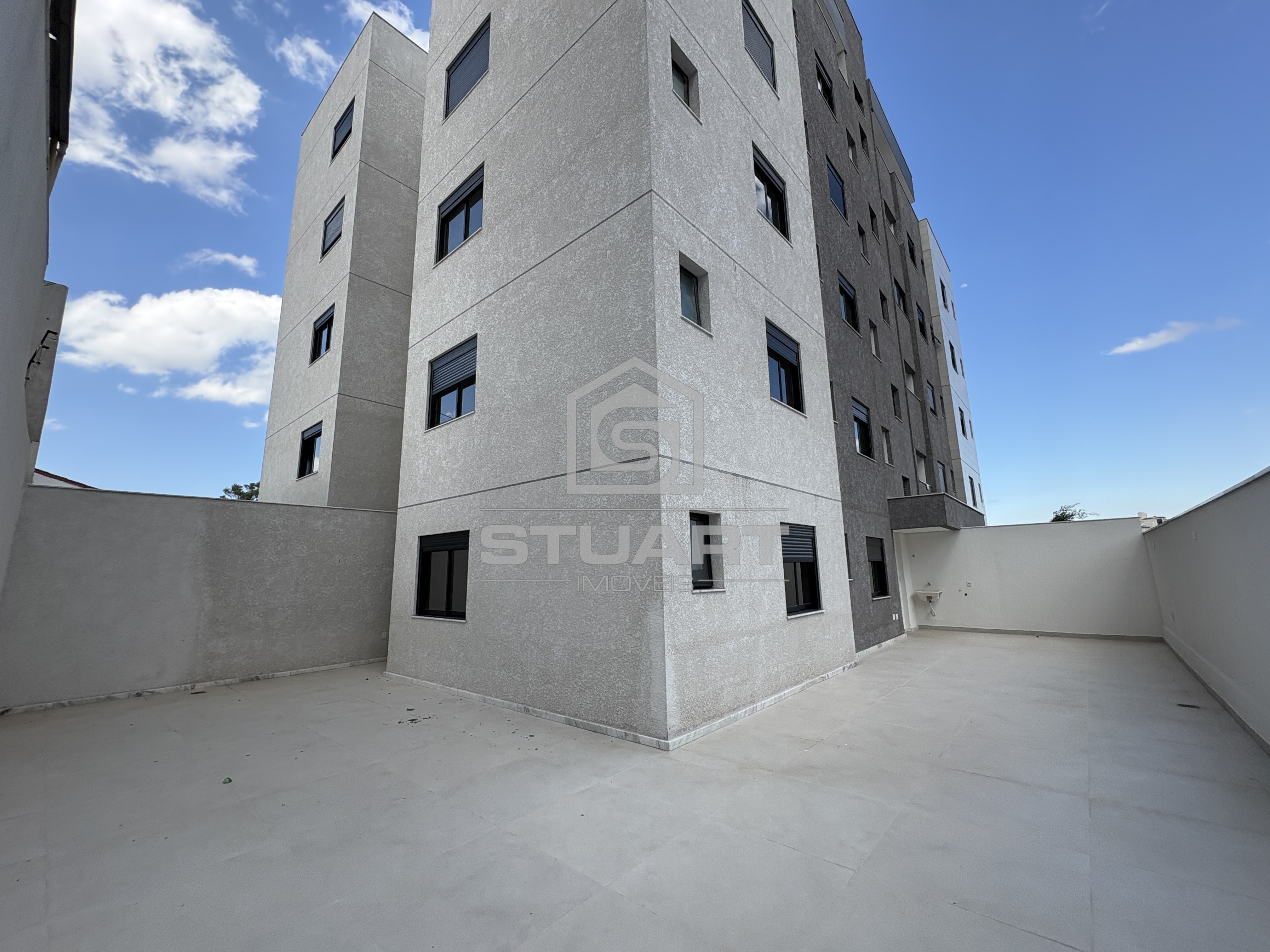 Área privativa em "u" de alto padrão no Bairro Itapoã!